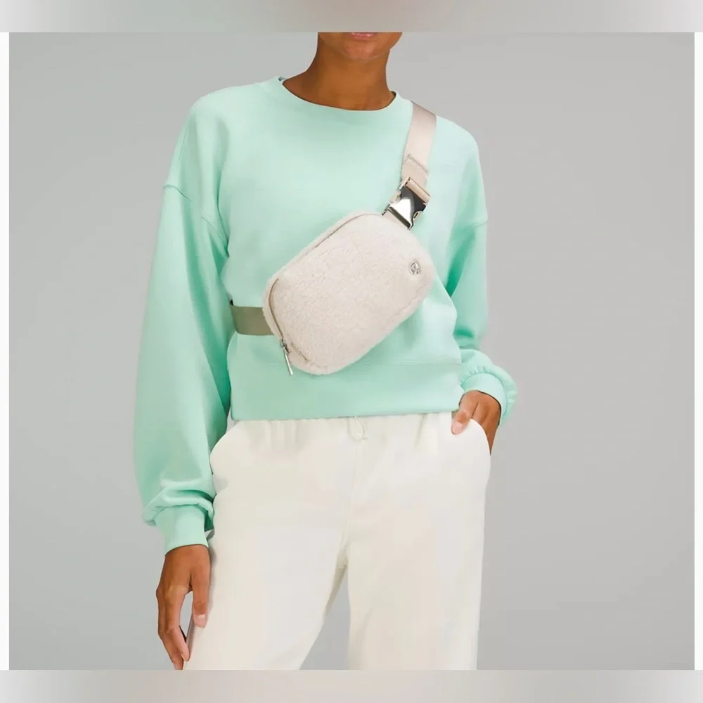 LULULEMON Everywhere Belt Bag Natural Ivory Fleece NWT - Picture 5 of 9